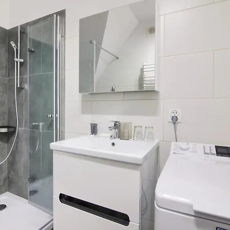 In - Floriana Στσέτσιν