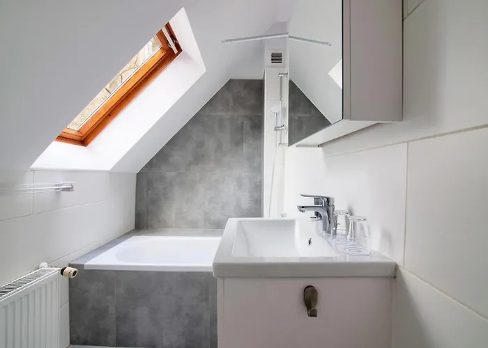 In - Floriana Hotel *